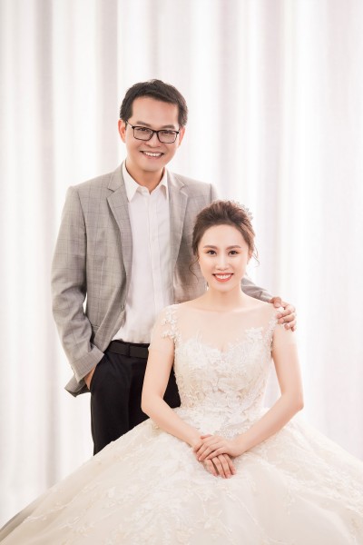 Lộ ảnh cưới của NSND Trung Hiếu và vợ 