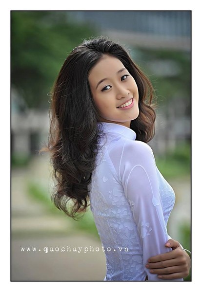 Vẻ đẹp ngoài đời khó tin của tân Hoa hậu Khánh Vân
