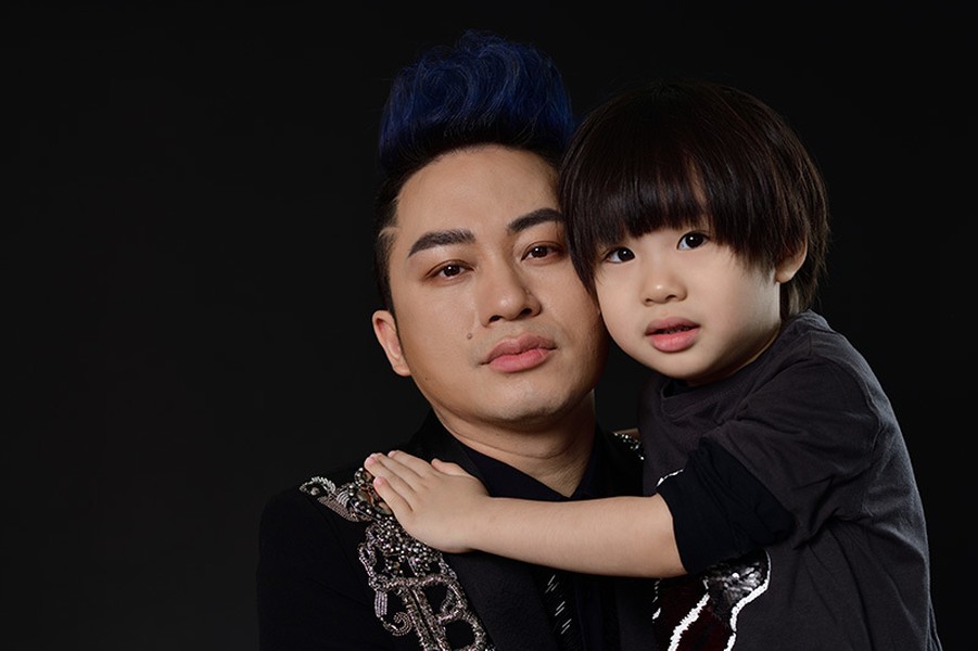 Những hình ảnh hiếm hoi về cậu con trai 4 tuổi của Tùng Dương