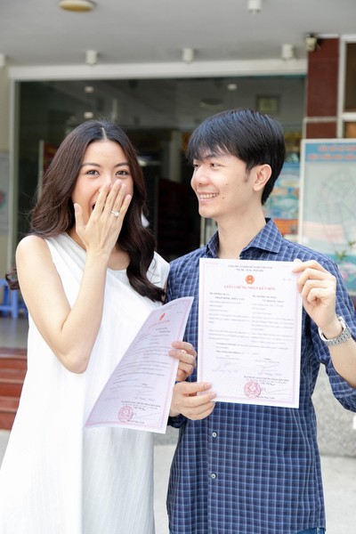 Á hậu Thúy Vân hoàn tất thủ tục đăng ký kết hôn, sẵn sàng cho đám cưới