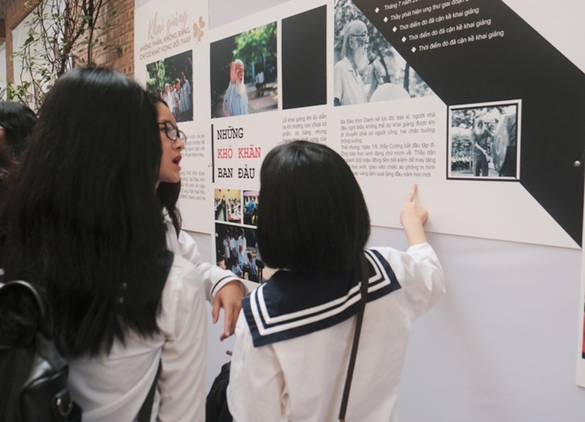 Học sinh Lương Thế Vinh làm triển lãm Dấu Ấn về thầy giáo Văn Như Cương nhân ngày 20-11