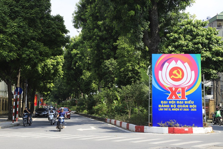 Rực rỡ cờ hoa chào mừng Đại hội lần thứ XVII Đảng bộ TP Hà Nội