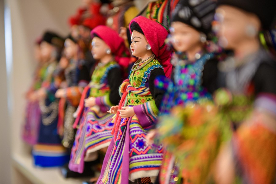 Độc đáo búp bê trong trang phục 54 dân tộc Việt Nam 