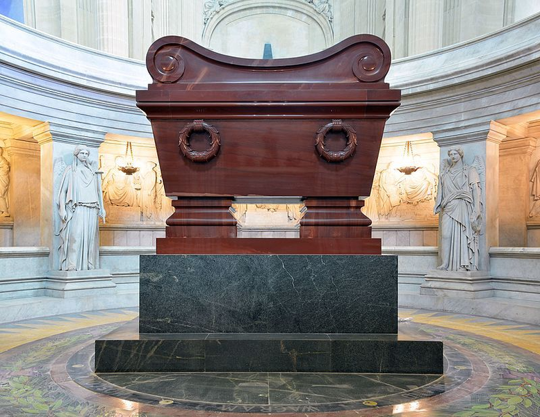 Khung cảnh tráng lệ bên trong lăng mộ của hoàng đế Napoleon