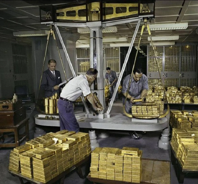Hầm vàng khổng lồ không một loại bom nào có thể công phá được