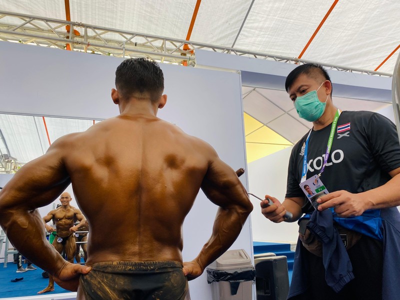 Lực sỹ Việt khoe cơ bắp cuồn cuộn, đoạt huy chương SEA Games