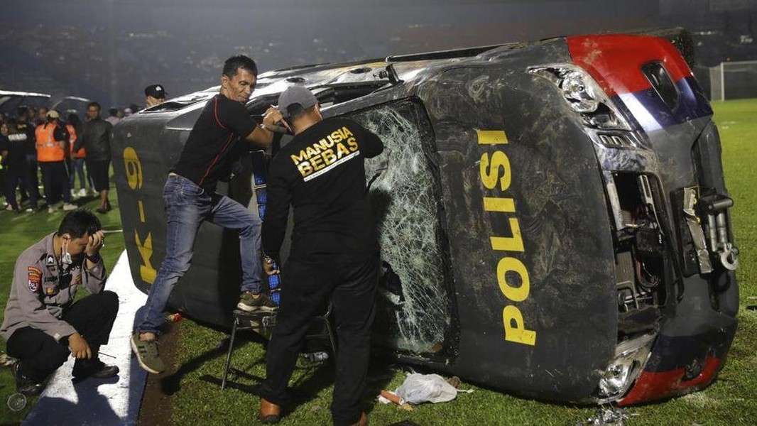 Toàn cảnh vụ bạo loạn khiến hơn 120 người thiệt mạng tại Indonesia