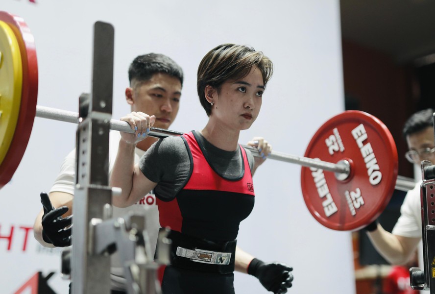 Giới trẻ thích thú với môn thể thao cơ bắp mới du nhập Việt Nam