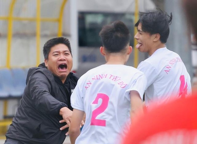 Những khoảnh khắc cảm xúc vòng bảng giải bóng đá học sinh THPT Hà Nội 2022