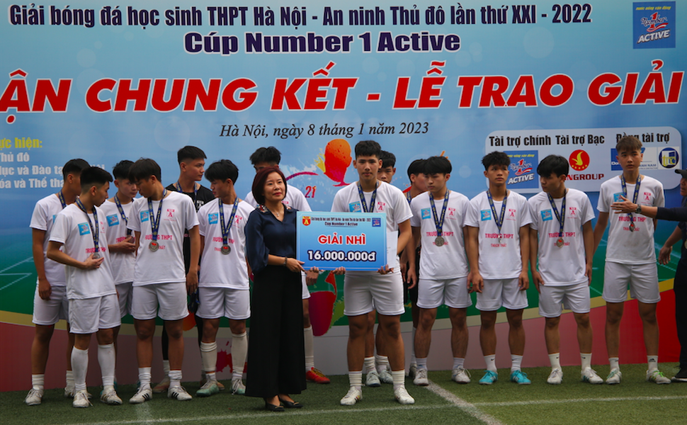 Toàn cảnh Lễ trao thưởng giải bóng đá học sinh THPT Hà Nội 2022