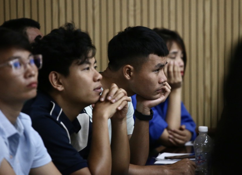 Toàn cảnh bốc thăm chia bảng giải bóng đá học sinh THPT Hà Nội 2023