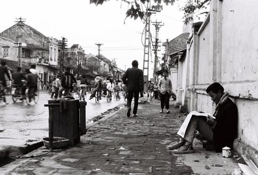Những bức ảnh đen trắng quý giá về Hà Nội của nghệ sĩ nhiếp ảnh Lê Vượng