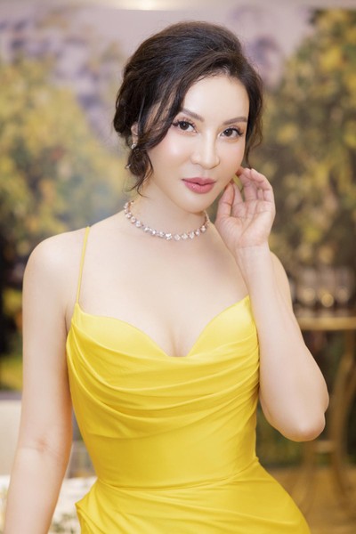 Ngẩn ngơ ngắm đường cong không tì vết của ‘Nữ hoàng ảnh lịch’ Thanh Mai