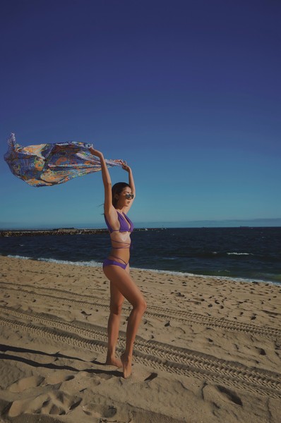 Ngọc Quyên mặc bikini gợi cảm trên biển