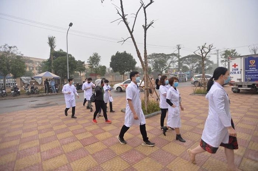 Cập nhật những khung hình về buổi tiêm vaccine Covid-19 đầu tiên tại Hà Nội, Hải Dương sáng 8-3