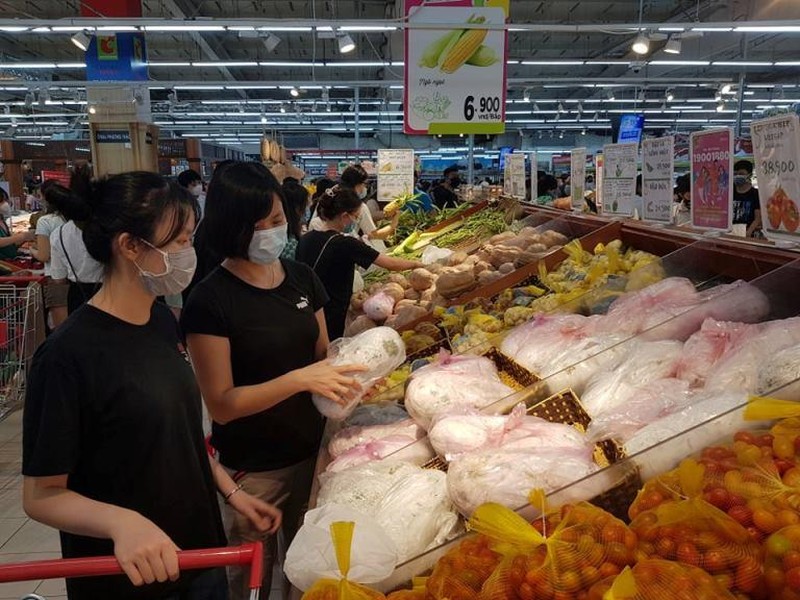 Người Hà Nội chen nhau trong siêu thị sắm đồ từ chiều tới đêm...