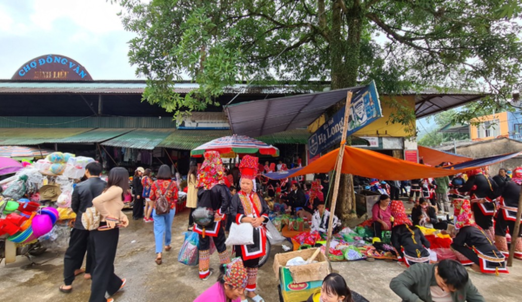 Khám phá chợ phiên Đồng Văn, huyện Bình Liêu, Quảng Ninh