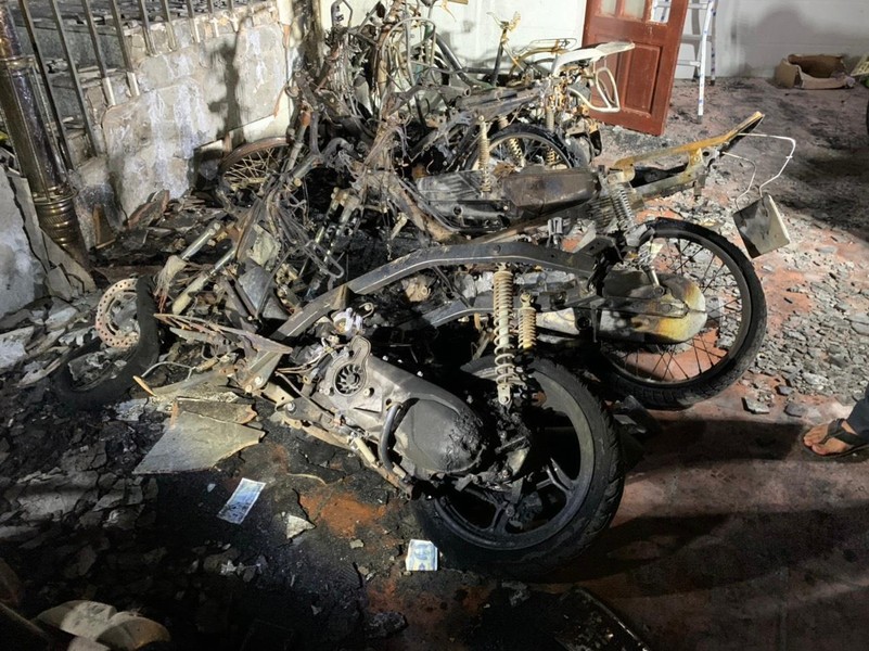 Toàn cảnh vụ người phụ nữ đốt xe máy, cháy nhà khiến 1 cô gái tử vong 