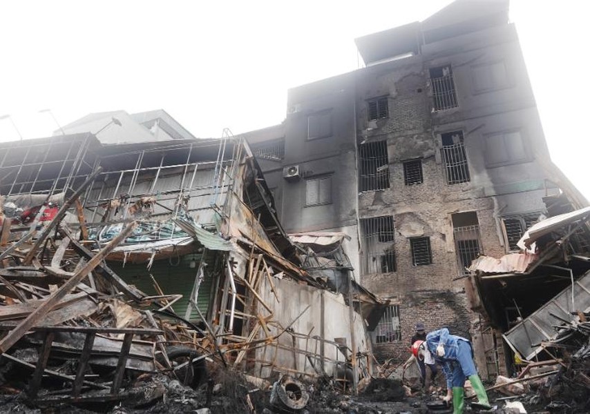 Điều gì còn sót lại sau vụ hỏa hoạn lúc rạng sáng trên đường Nguyễn Hoàng?