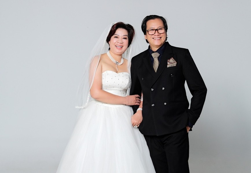 Hoa hậu Khánh Vân khoe khoảnh khắc hiếm hoi chụp cùng cả gia đình