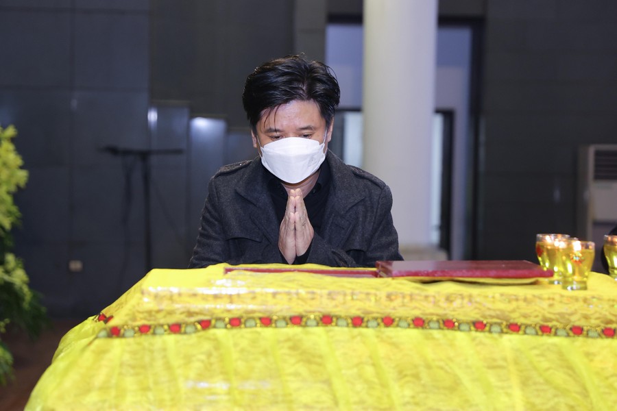 Những hình ảnh nghẹn ngào tại lễ tang nhạc sĩ Phú Quang 