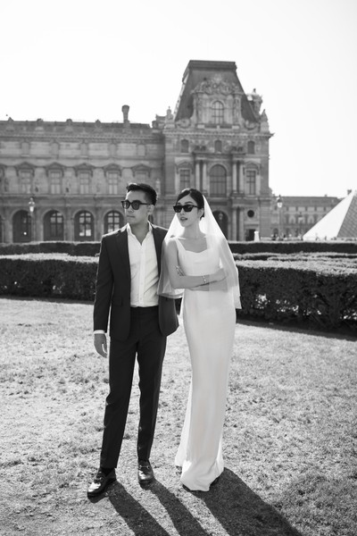 Á hậu Phương Anh tung ảnh cưới chụp tại tháp Eiffel