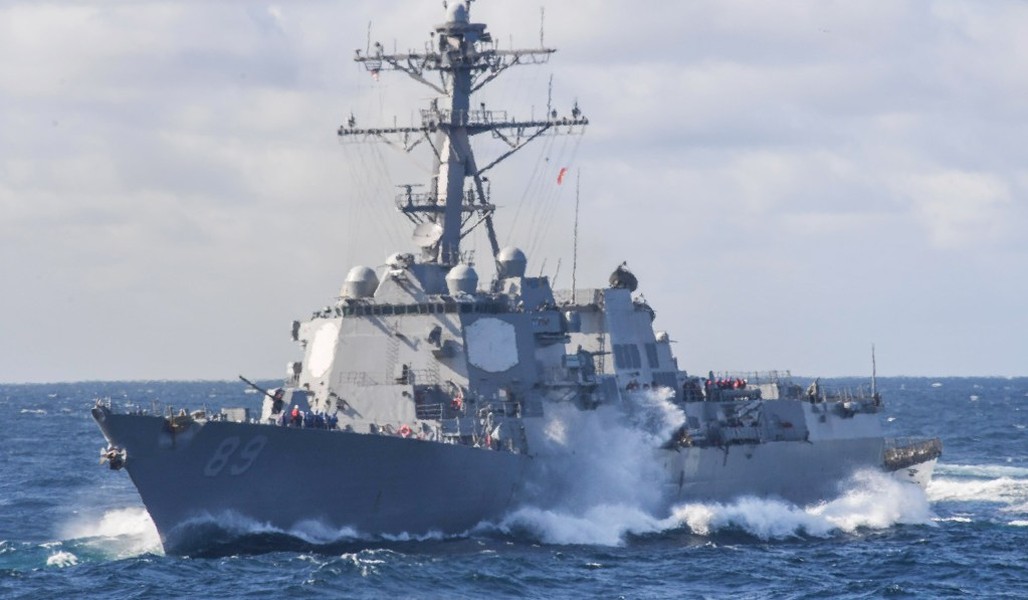 [ẢNH] Chiến hạm Mỹ lừng lững đi vào vùng tập trận trái phép của Trung Quốc
