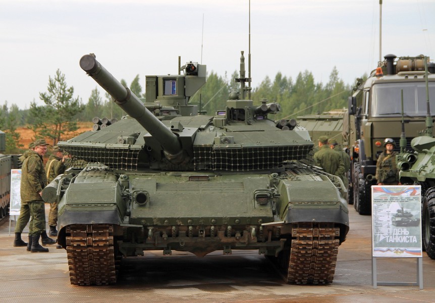 [ẢNH] Hết bắn trượt lại tới lao xuống ruộng, Nga chật vật trong việc lấy lại hào quang cho T-80 Liên Xô