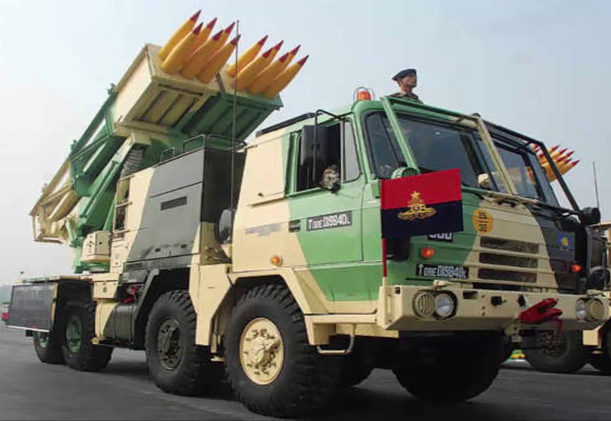 [ẢNH] Ấn Độ quyết định mua thêm vũ khí mạnh sau bom hạt nhân để đối phó Trung Quốc