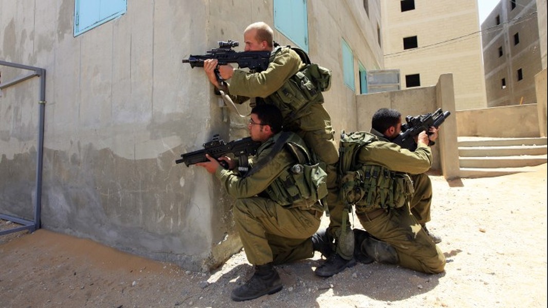 [ẢNH] Siêu súng trường TAR-21 mà đặc nhiệm Israel vừa dùng tấn công tiền đồn Syria