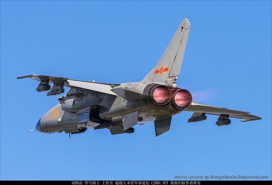 [ẢNH] Trung Quốc cho JH-7 phóng tên lửa thị uy, coi chừng ‘gậy ông đập lưng ông’