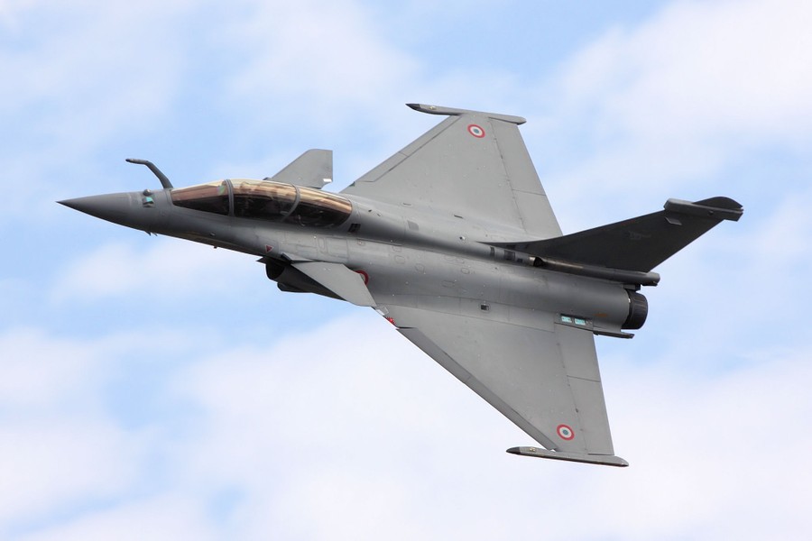 [ẢNH] Trung Quốc thừa nhận tiêm kích Ấn Độ mua từ Pháp mạnh hơn JF-17