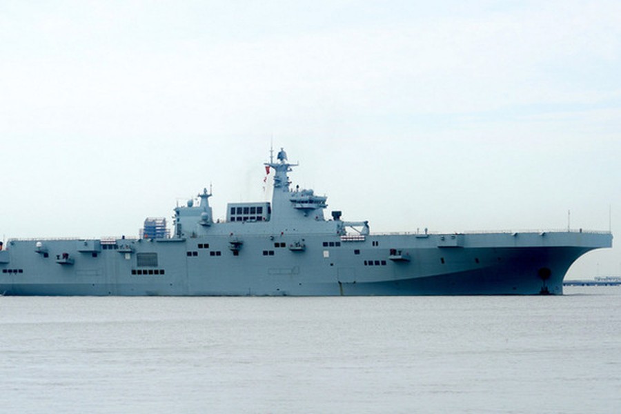 [ẢNH] Trung Quốc sắp đưa tàu đổ bộ tai tiếng vào hoạt động