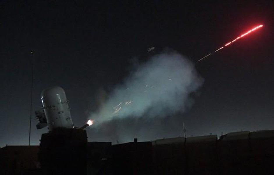 [ẢNH] Hệ thống phòng không Mỹ khai hỏa đỏ rực đánh chặn rocket tại Iraq