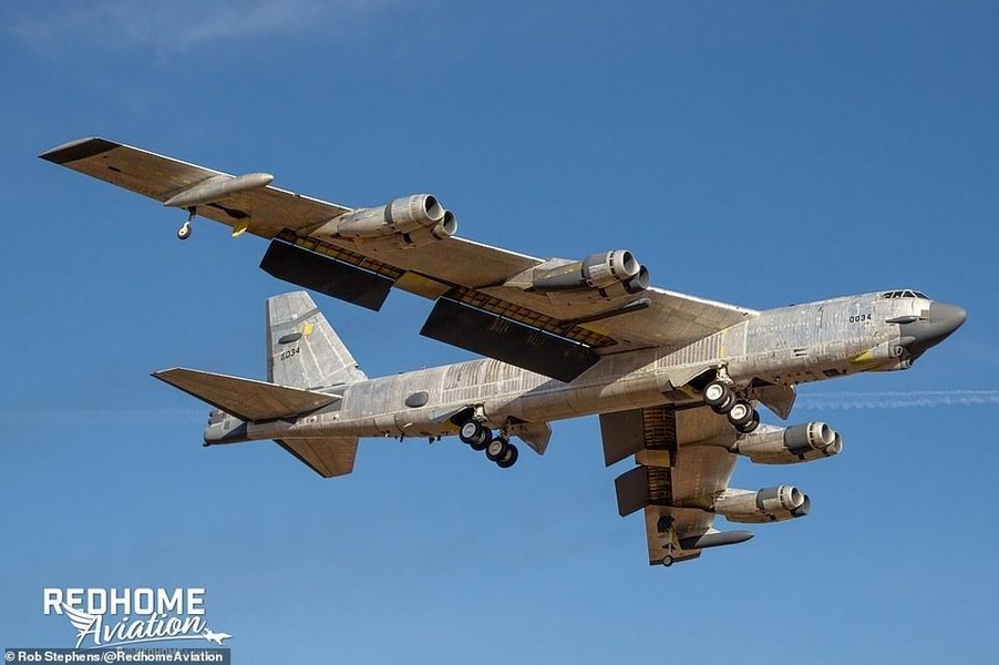 [ẢNH] Mỹ hồi sinh ‘pháo đài bay’ B-52 ‘đắp chiếu’ ngoài sa mạc suốt 12 năm