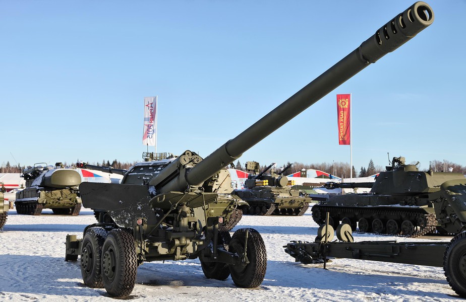 [ẢNH] Ukraine dùng siêu pháo Liên Xô để dội bão lửa vào dân quân miền Đông