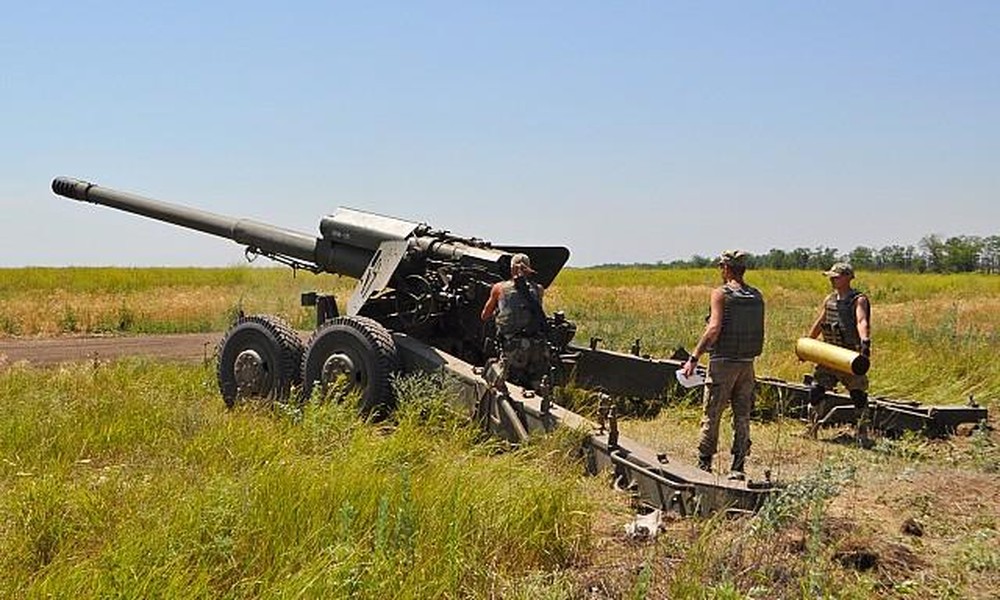 [ẢNH] Ukraine dùng siêu pháo Liên Xô để dội bão lửa vào dân quân miền Đông