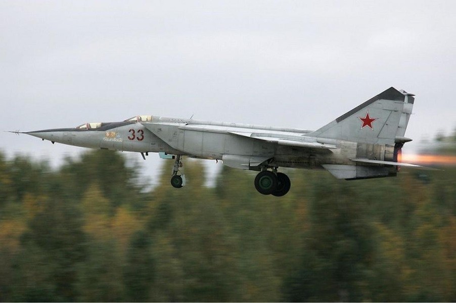 [ẢNH] MiG-25 Liên Xô trốn sang Nhật Bản - Phần 2: Chính SR-71 Mỹ là nguyên nhân để MiG-25 ra đời