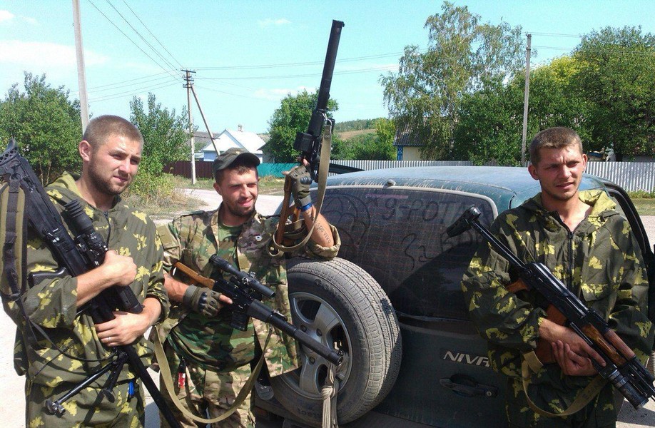 [ẢNH] 'Sát thủ bắn tỉa' VSS Nga được nhìn thấy trong tay quân ly khai Ukraine