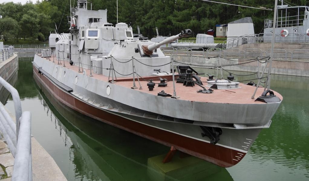 [ẢNH] Tàu pháo bọc thép của Nga vừa có động thái đặc biệt
