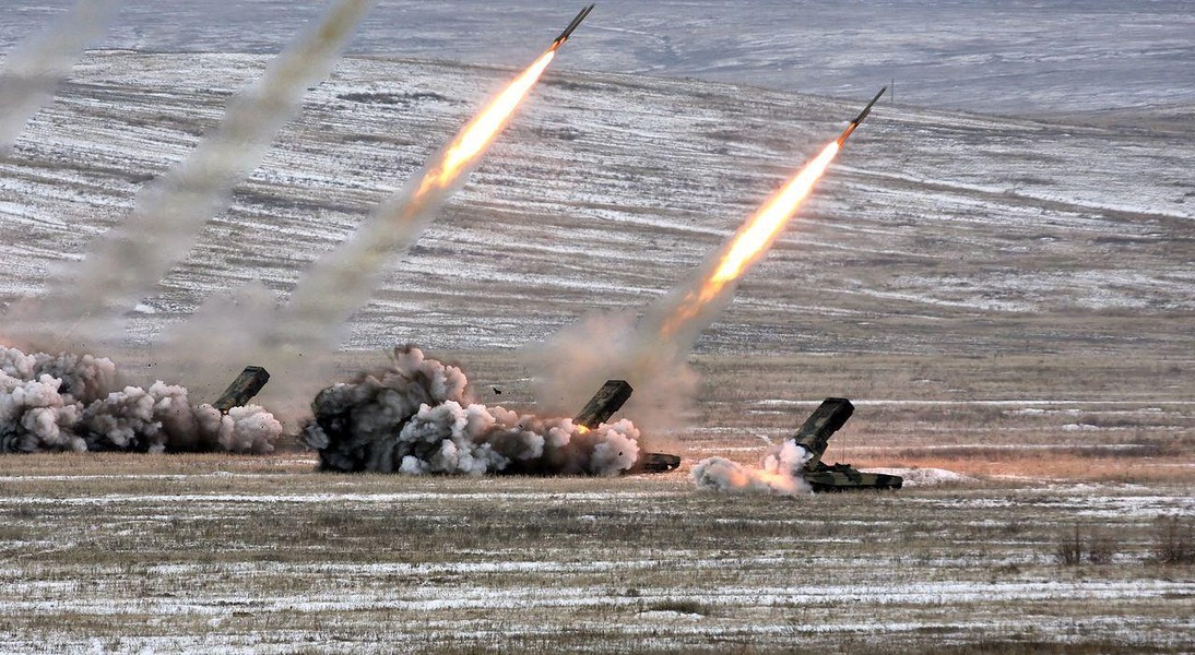 [ẢNH] ‘Hỏa thần nhiệt áp’ TOS-1A được Nga triển khai sát biên giới