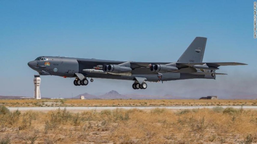 [ẢNH] Mỹ điều 'pháo đài bay' B-52 yểm trợ lính rút khỏi Afghanistan