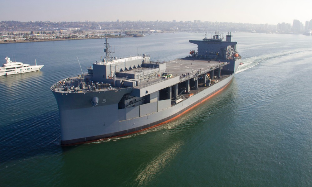 [ẢNH] Tàu đổ bộ viễn chinh khổng lồ của Mỹ to như căn cứ nổi trên biển 