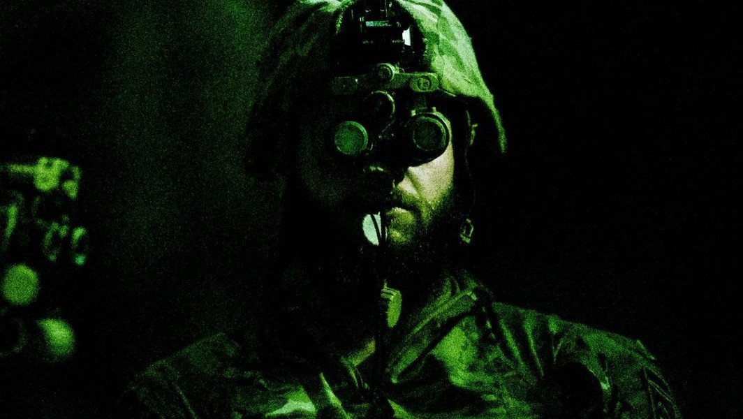 [ẢNH] Kinh ngạc kính ‘nhìn đêm hóa ngày’ của lính Mỹ 