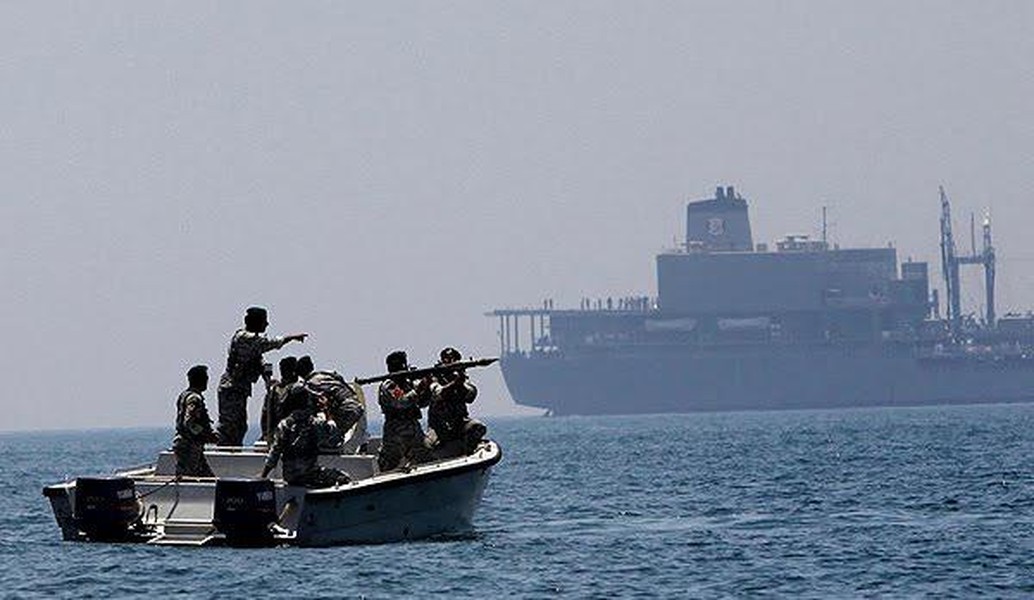 [ẢNH] Tàu lớn nhất của hải quân Iran cháy và chìm xuống biển