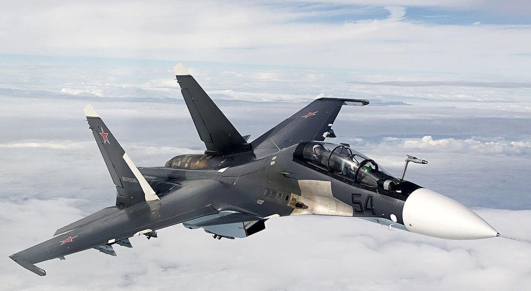 [ẢNH] Su-30SM Nga áp sát buộc F-35 NATO phải đổi hướng bay