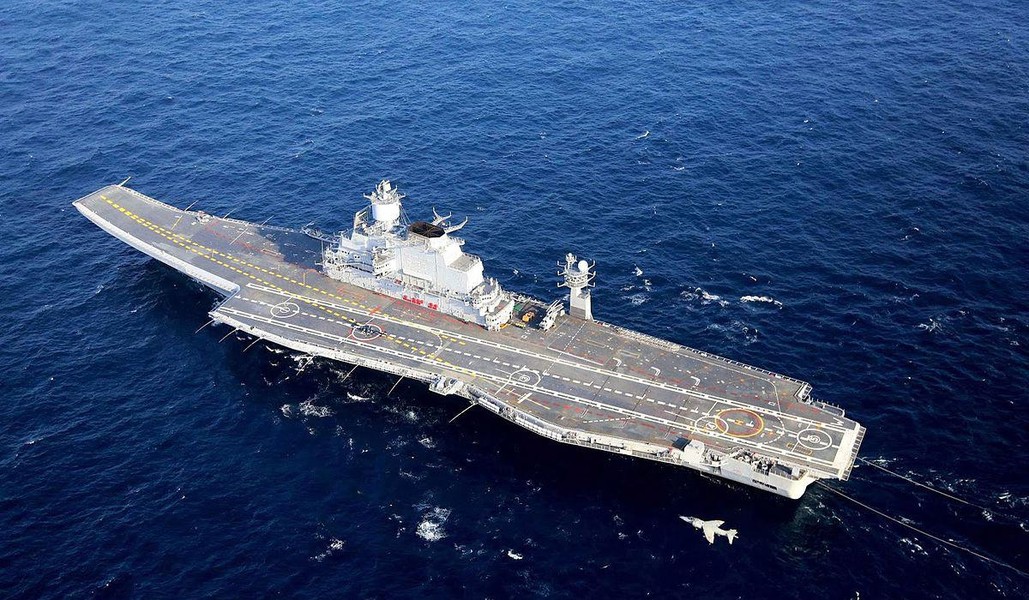 [ẢNH] Tàu sân bay Ấn Độ và thương vụ đầy thử thách với Nga