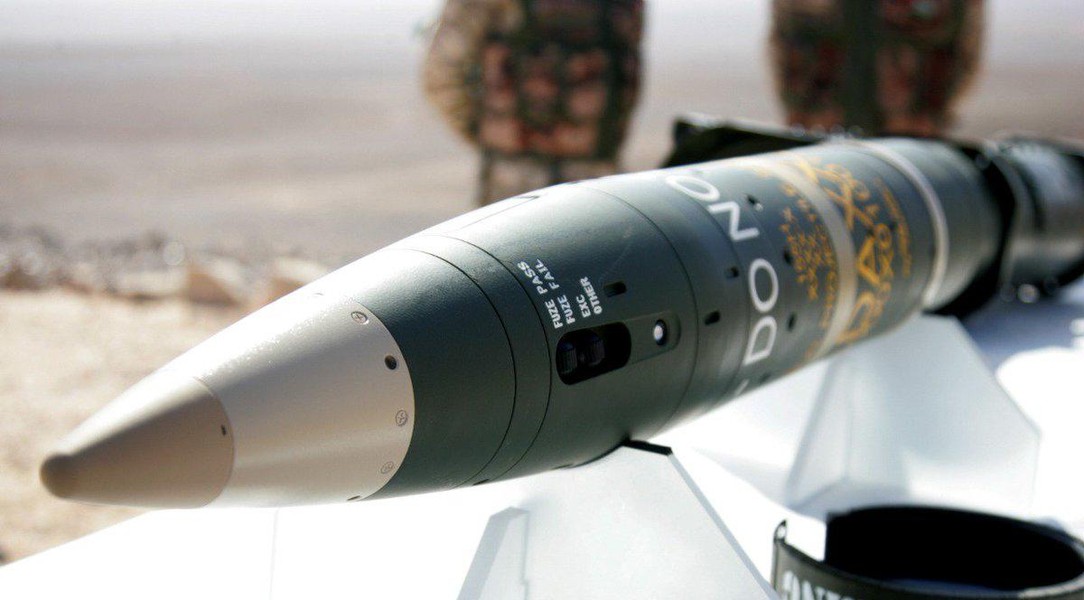 [ẢNH] Trung Quốc giật thót khi Ấn Độ trang bị siêu đạn pháo Excalibur Mỹ cho tuyến biên giới