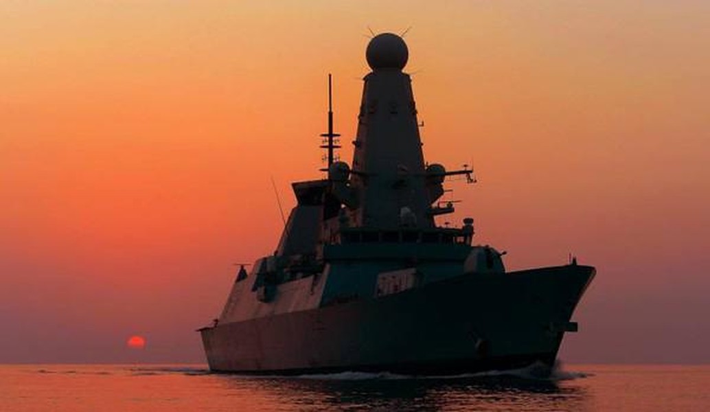 [ẢNH] Sức mạnh chiến hạm Anh vừa bị Nga đe dọa bắt đổi hướng đi