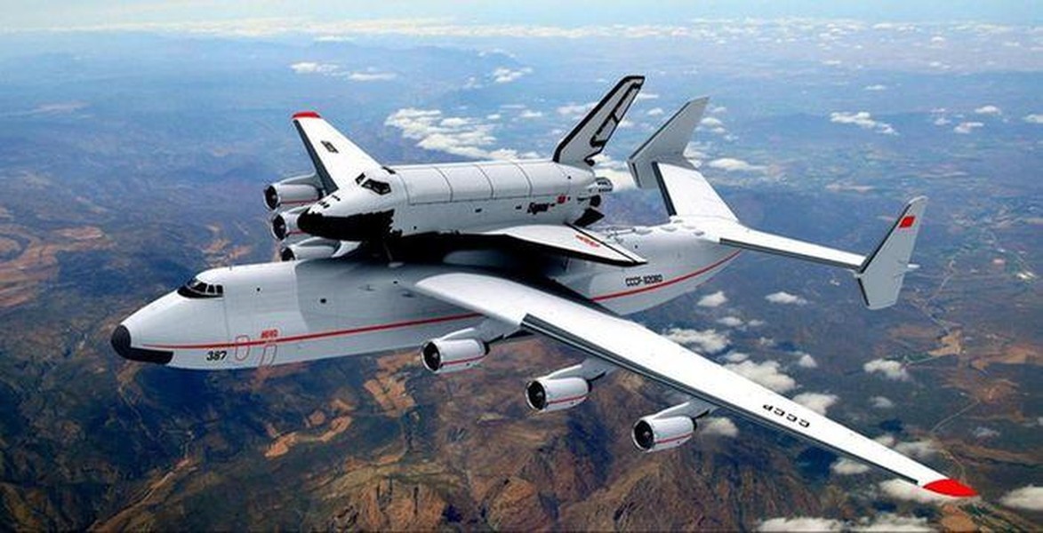 [ẢNH] Máy bay khổng lồ thời Liên Xô vừa thổi tung hàng rào căn cứ Anh